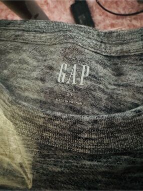 GAP N.Y.C. Heather Gray Graphic T-Shirt – Size SP (Small Petite)